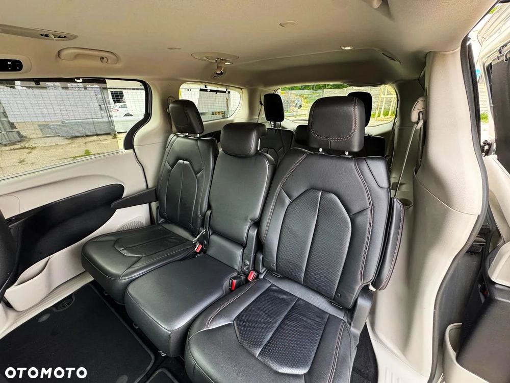 Chrysler Pacifica - 13