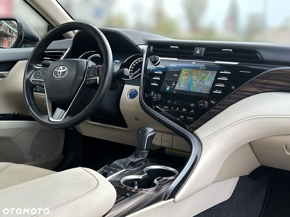 Toyota Camry 2.5 Hybrid Executive CVT - 12