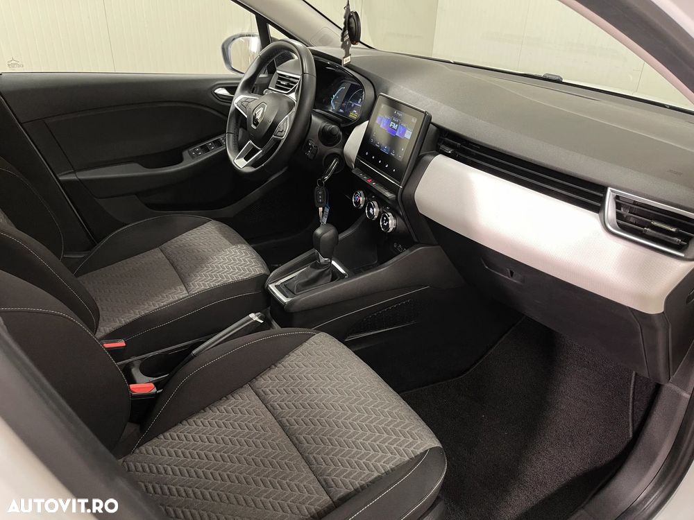 Renault Clio V E-Tech 145 Evolution - 11