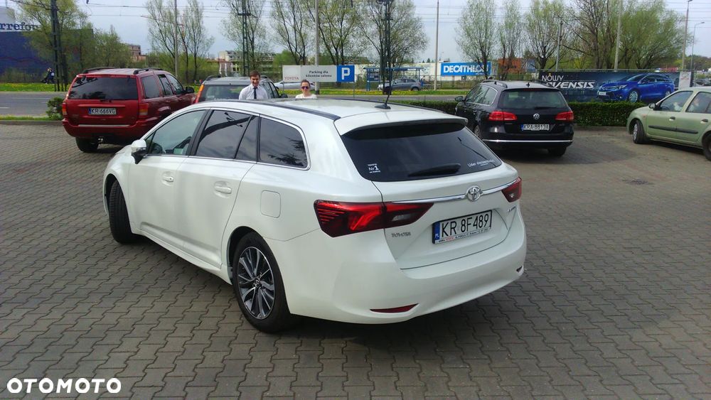 Toyota Avensis 2.0 D-4D Premium - 4
