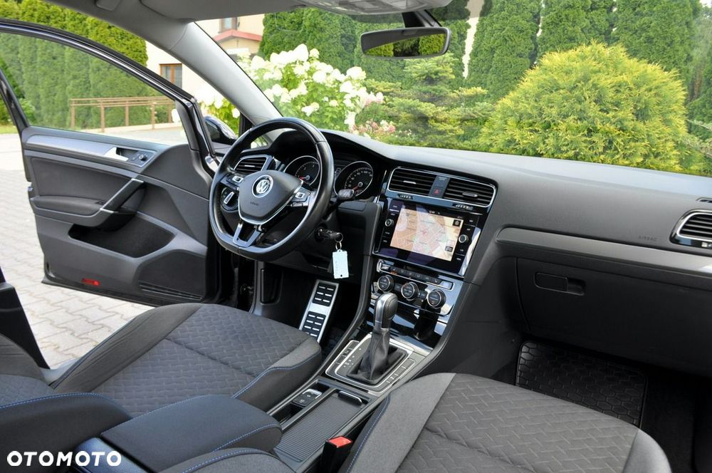 Volkswagen Golf - 25