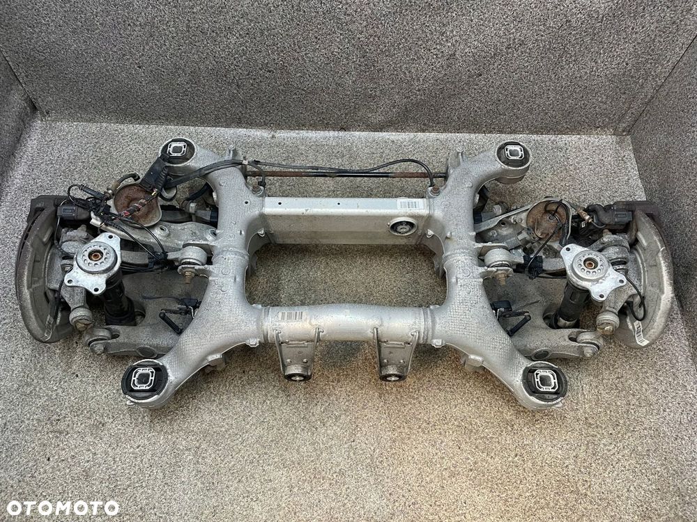 Belka wozek zawieszenie wahacze zaciski tarcze drazek tyl BMW F11 2.0D N47 - 1