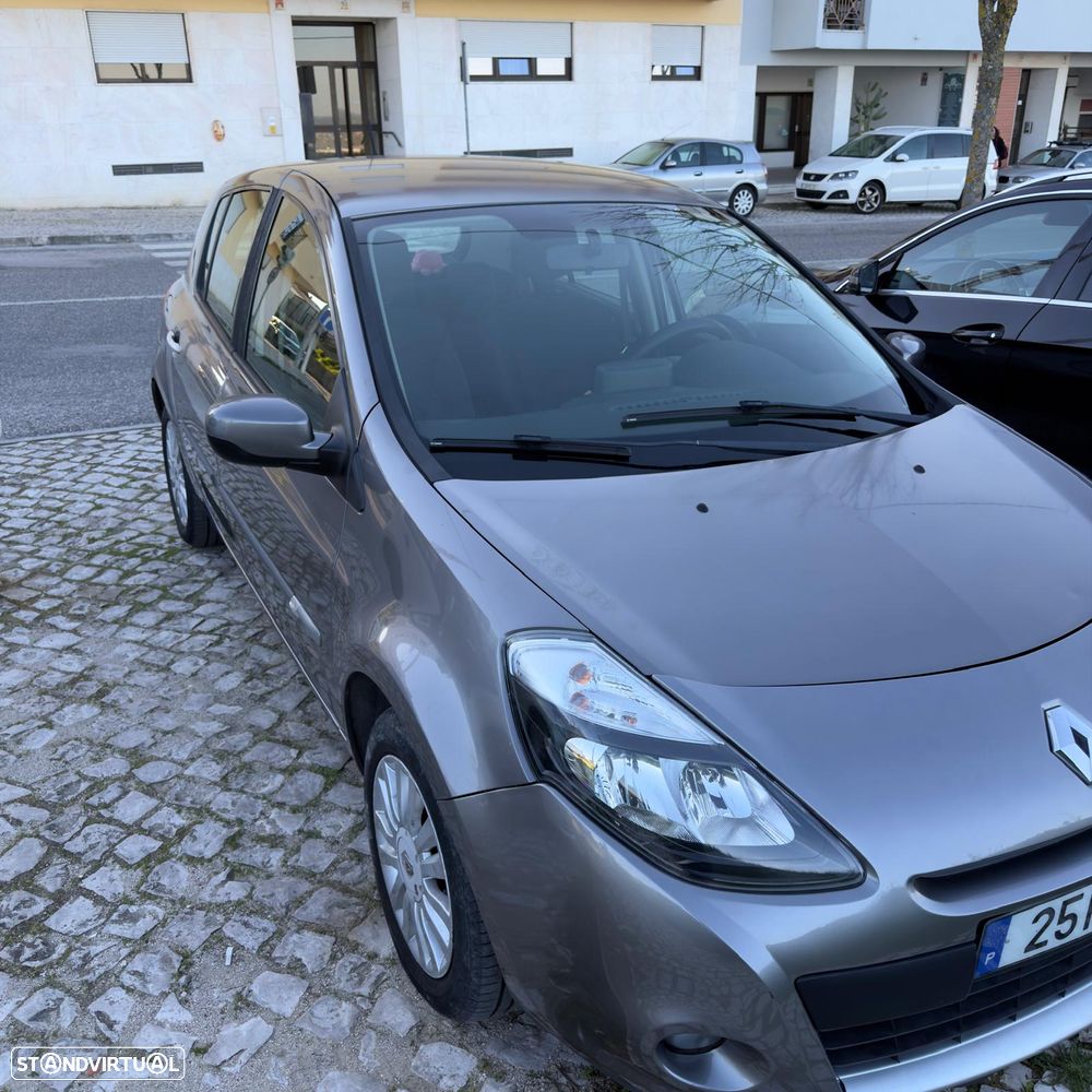 Renault Clio 1.2 16V Confort - 1