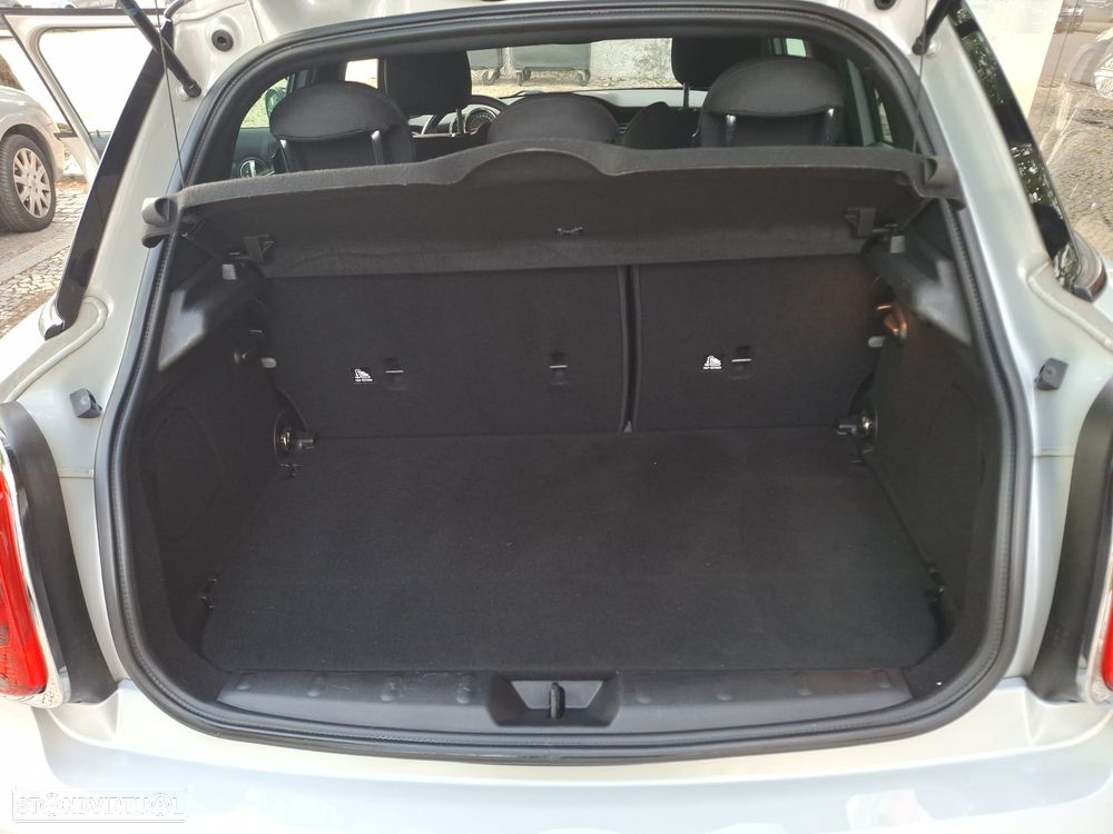MINI 5 Portas Cooper D Auto - 12