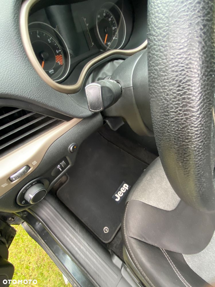 Jeep Cherokee - 10