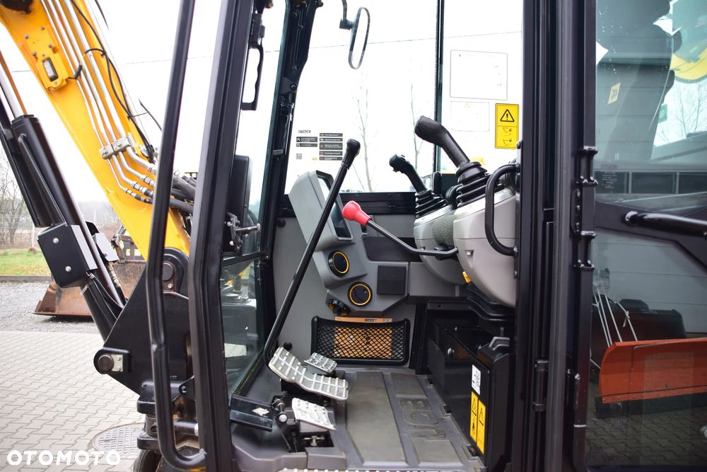 JCB 86C-2 T.A.B. - 17