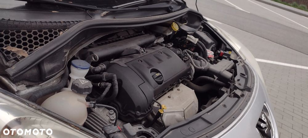 Peugeot 207 1.4 16V Trendy - 26