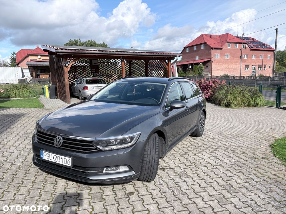 Volkswagen Passat - 1