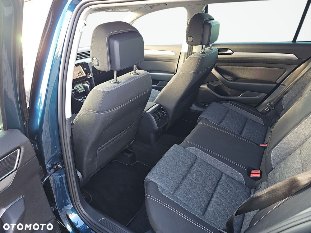 Volkswagen Passat - 13