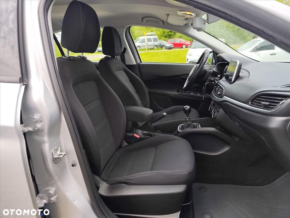 Fiat Tipo 1.4 16v Lounge EU6d - 12