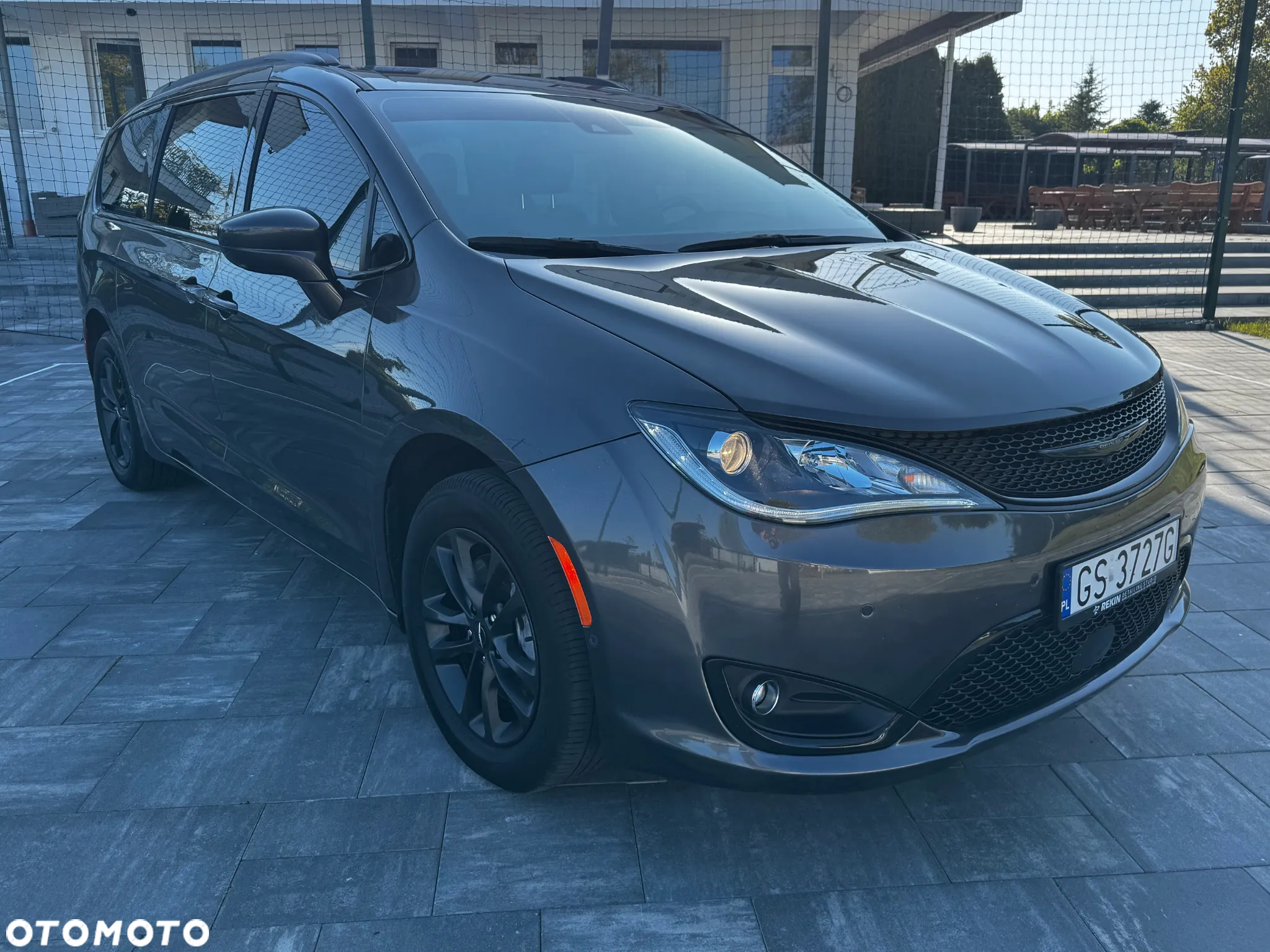 Chrysler Pacifica - 2