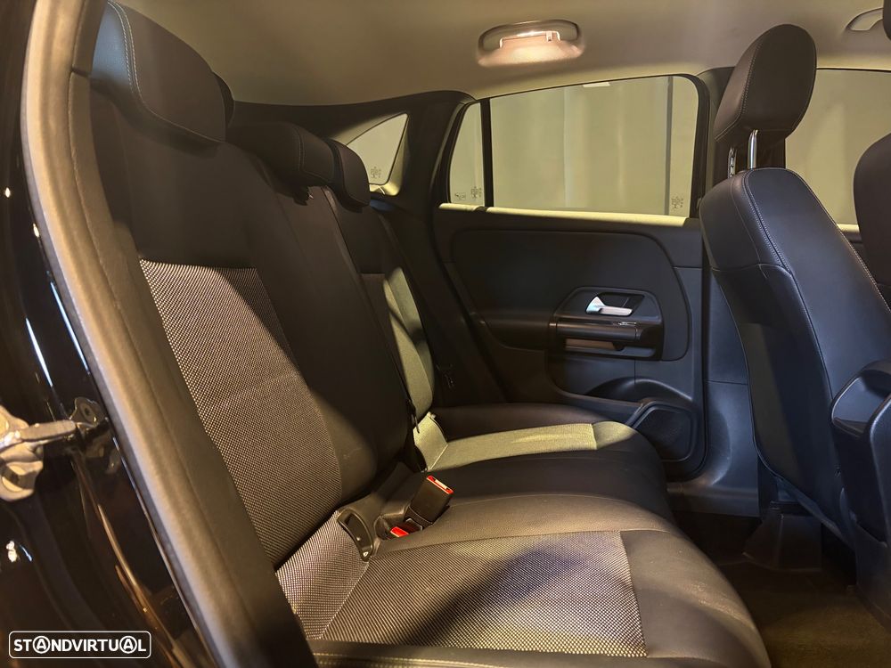 Mercedes-Benz GLA 180 7G-DCT - 13