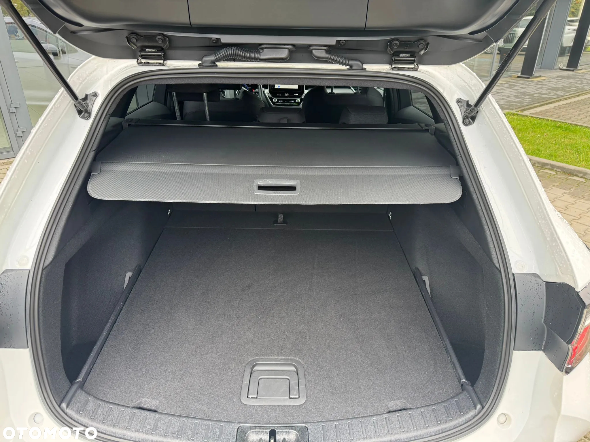 Suzuki Swace 1.8 Hybrid Premium Plus CVT - 11