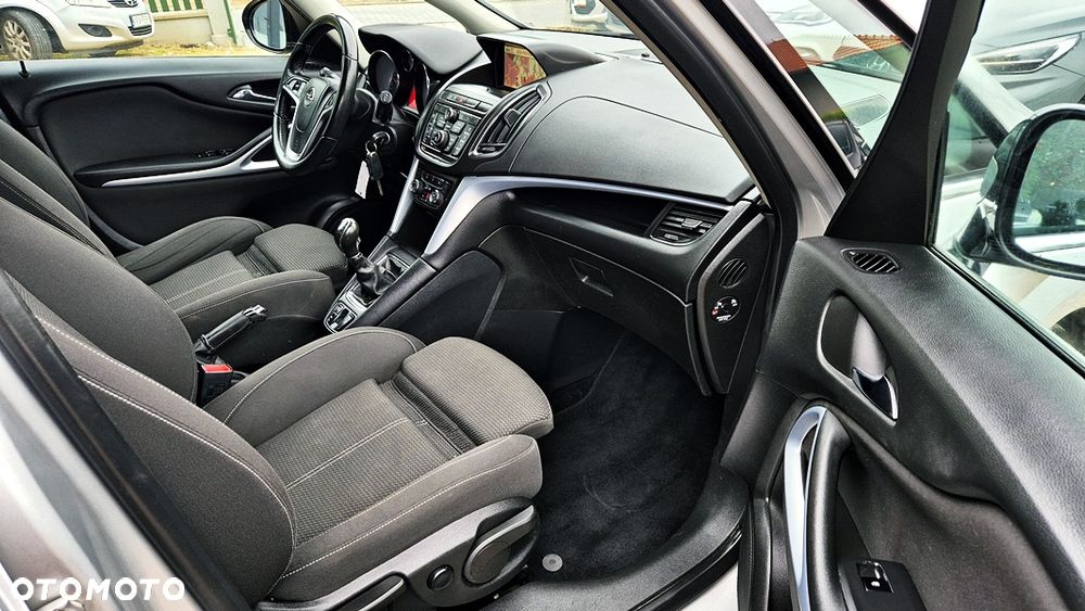 Opel Zafira 1.4 T Cosmo EU6 - 37