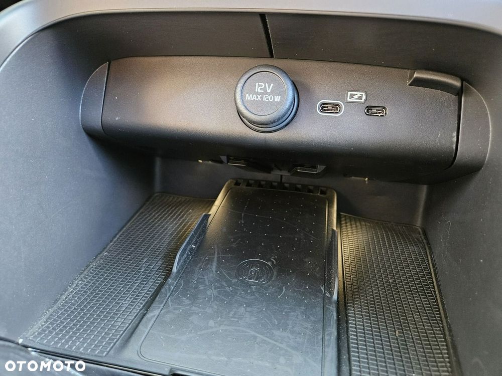Volvo XC 40 B3 B DKG Ultra Black Edition - 25