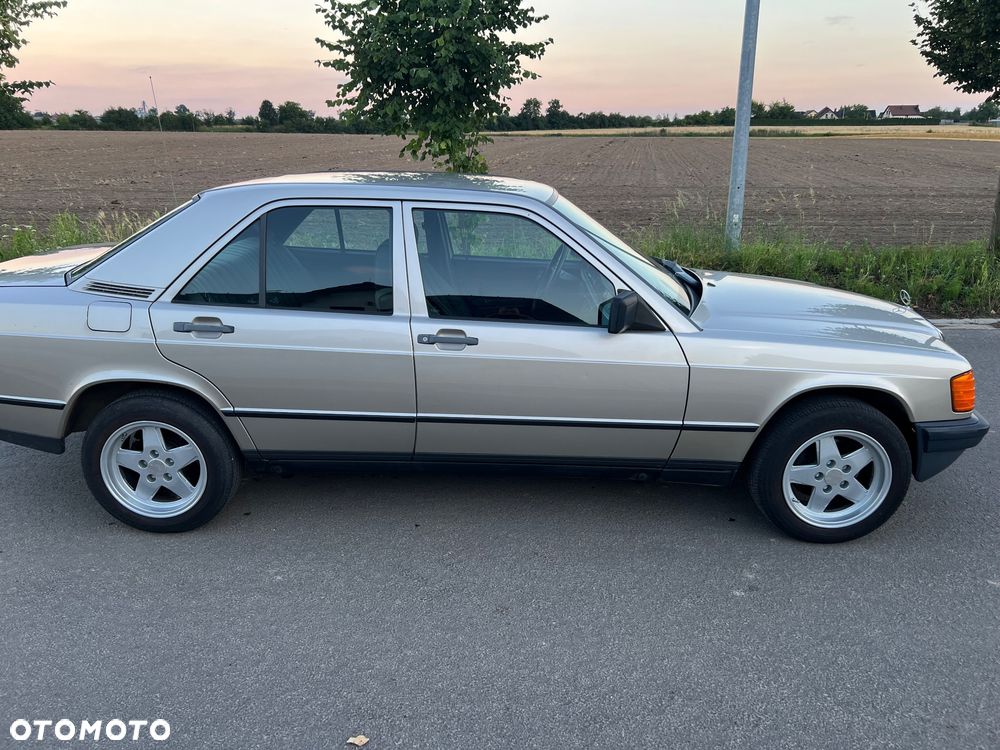 Mercedes-Benz W201 (190) - 4