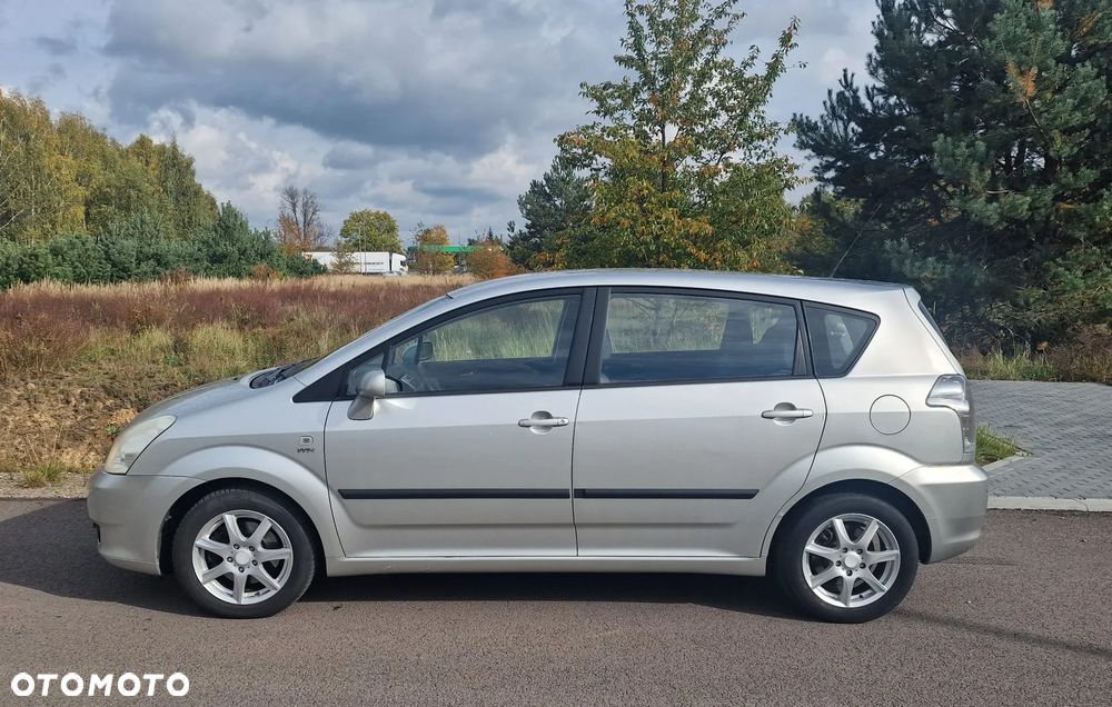 Toyota Corolla Verso - 3