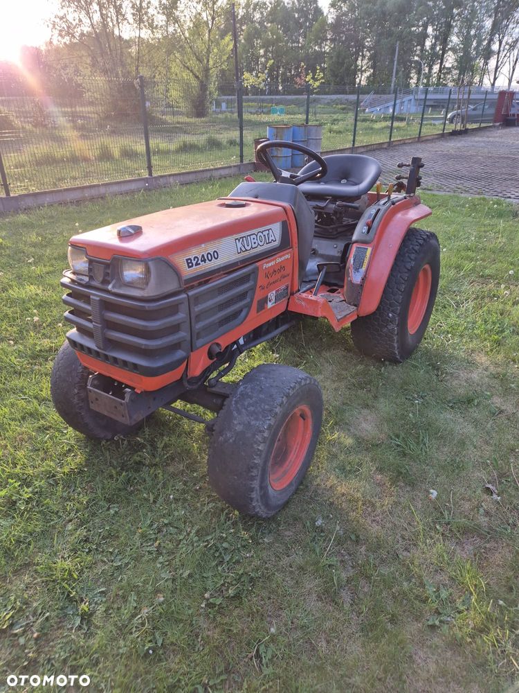 Kubota B2400 - 1