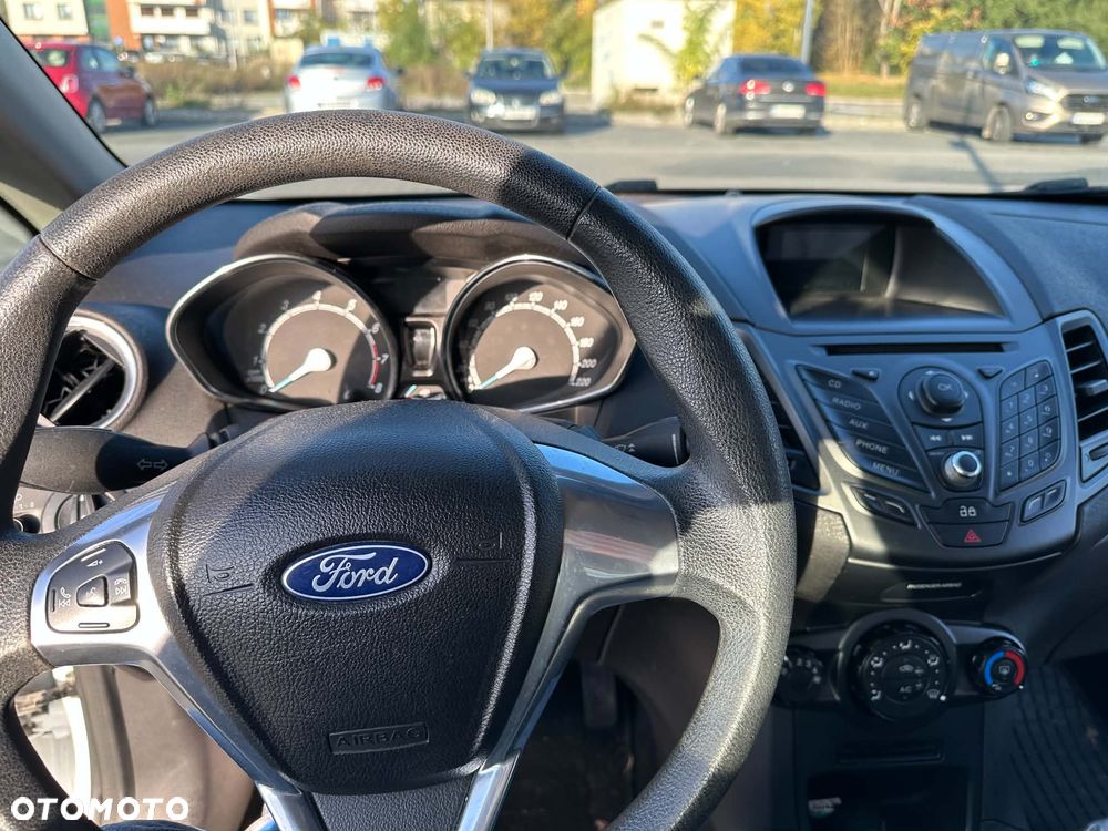 Ford Fiesta 1.4 Ghia - 11