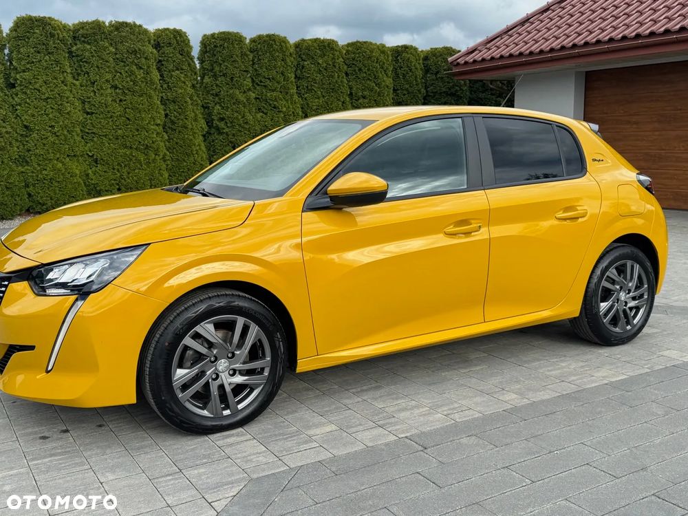 Peugeot 208 - 8