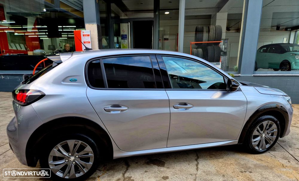 Peugeot e-208 Allure Pack - 12