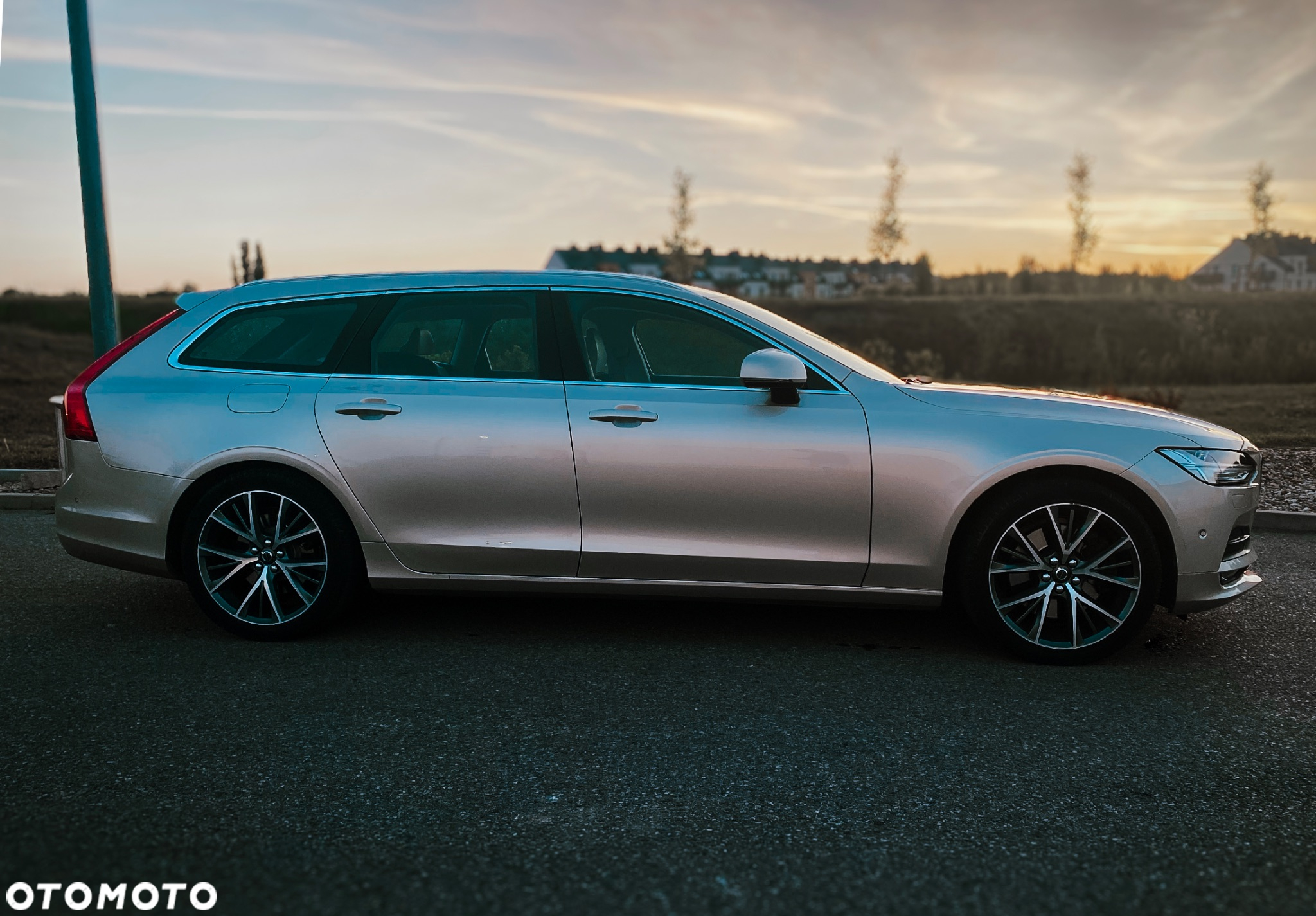 Volvo V90 D5 AWD Momentum - 11