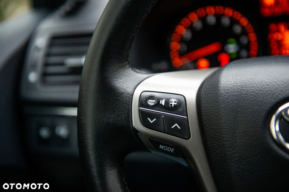 Toyota Avensis 1.8 Premium - 34