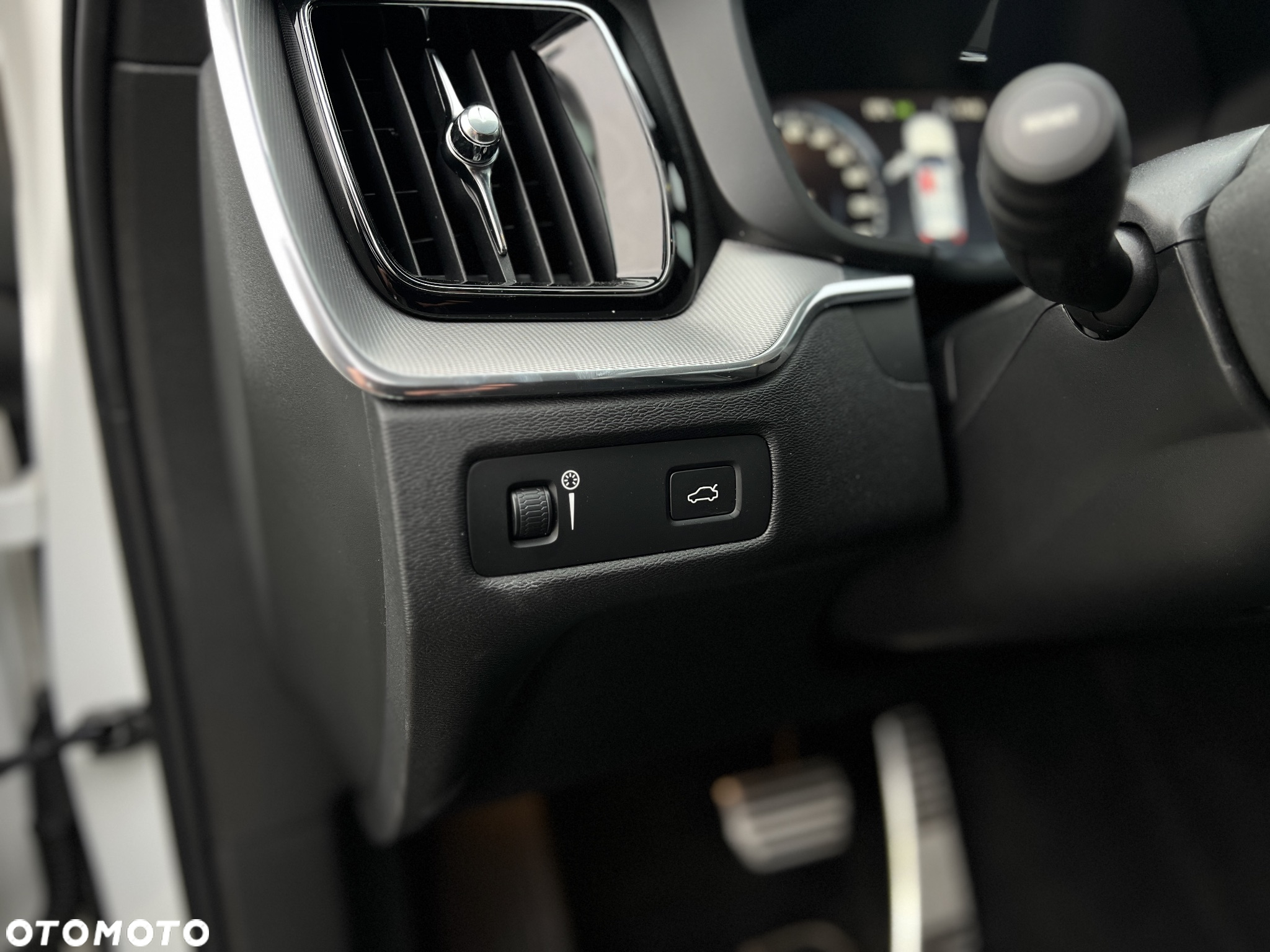 Volvo XC 60 D4 AWD R-Design - 31