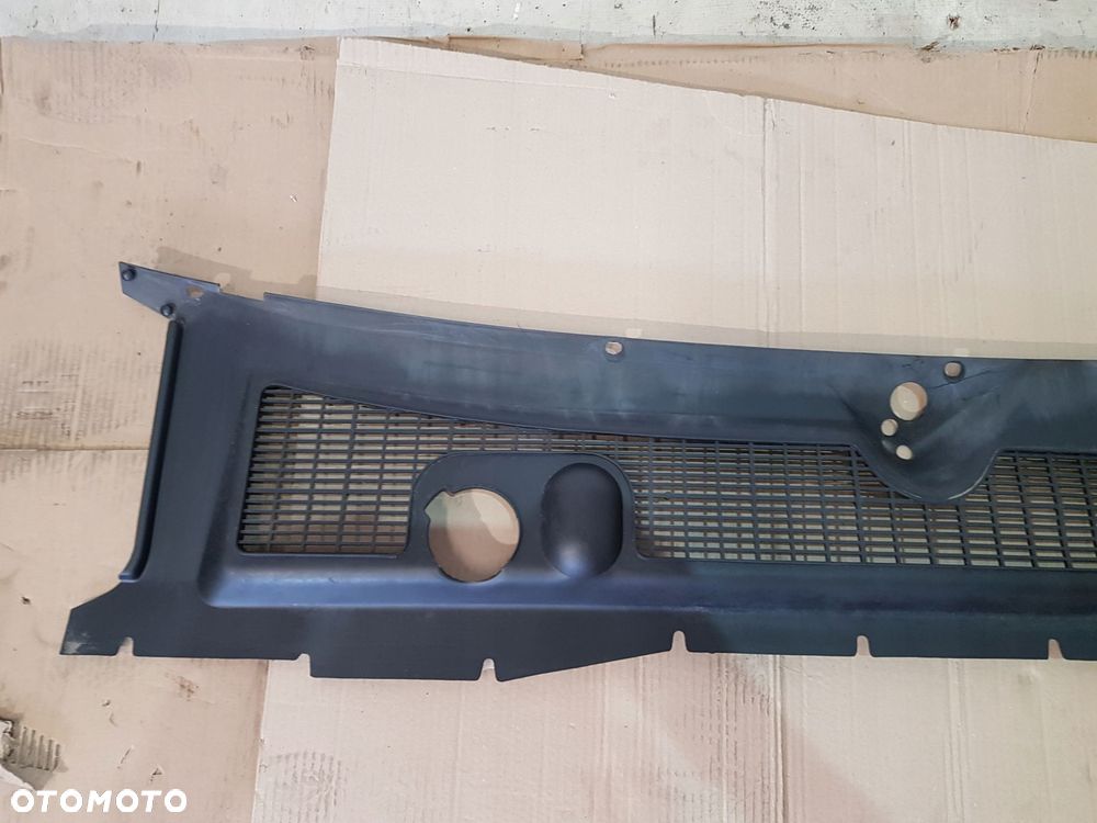 podszybie plastikowe 4416472 chrysler le baron 94 3.0b - 2