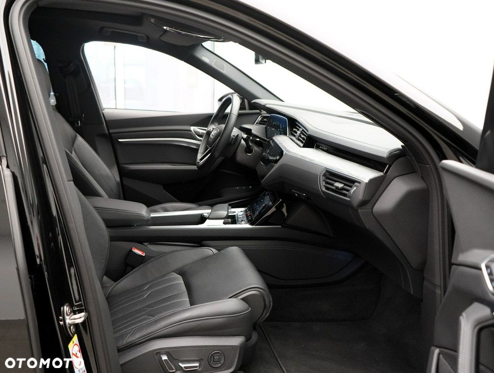 Audi Q8 Sportback e-tron - 31