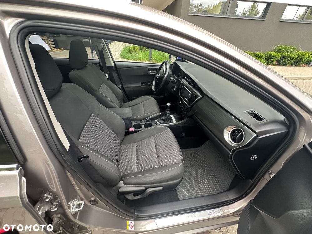 Toyota Auris 1.6 Prestige - 8
