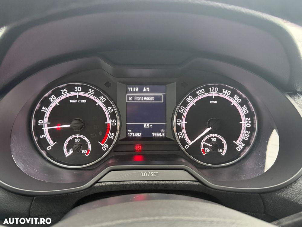 Skoda Octavia Combi Diesel 1.6 TDI Style - 8