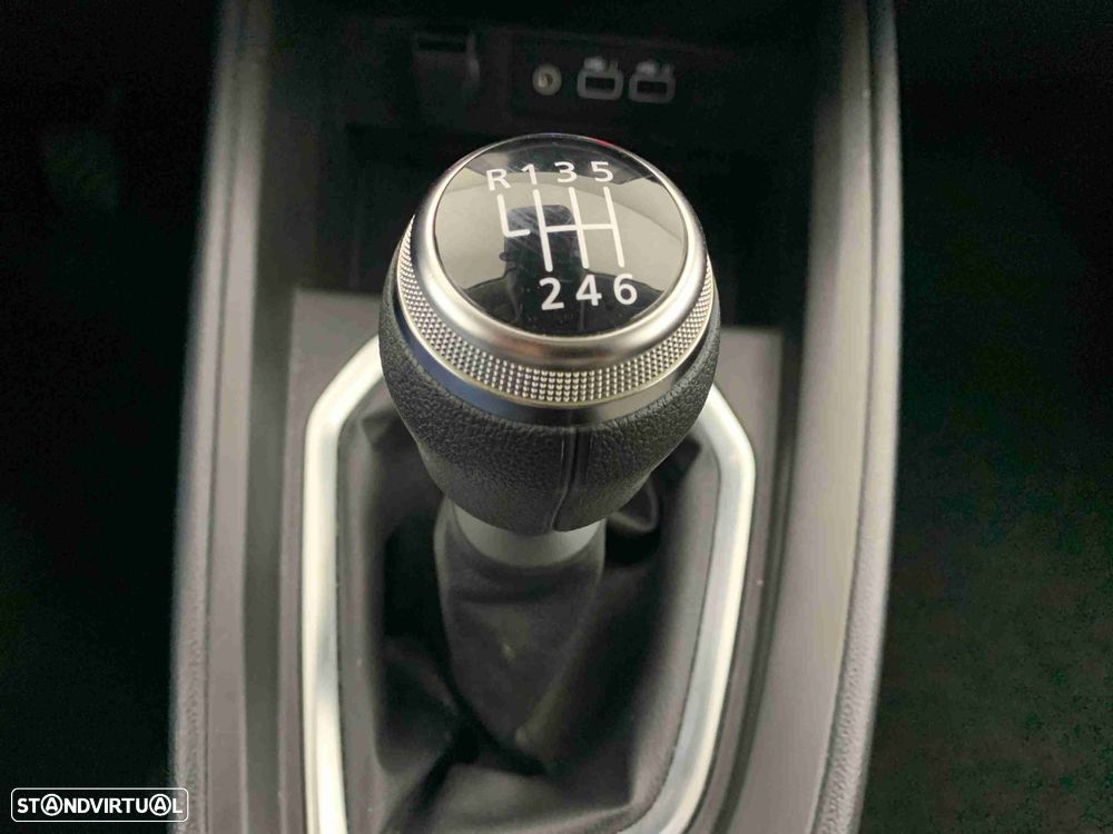 Mitsubishi Colt 1.0 MPI-T Invite - 11