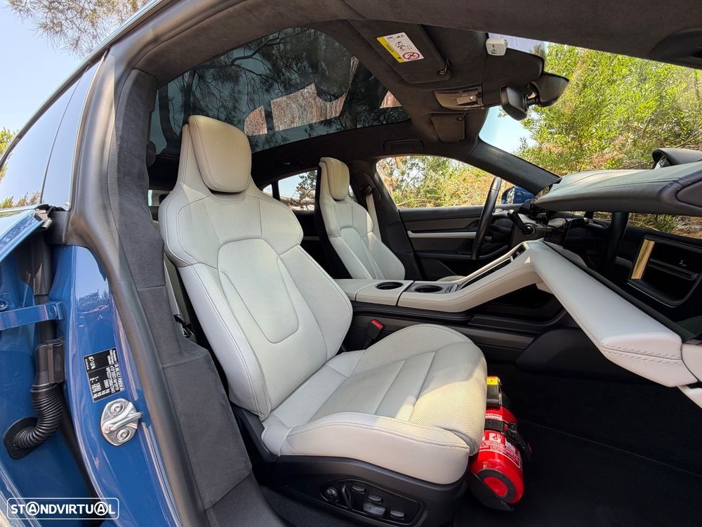 Porsche Taycan Cross Turismo Turbo - 25