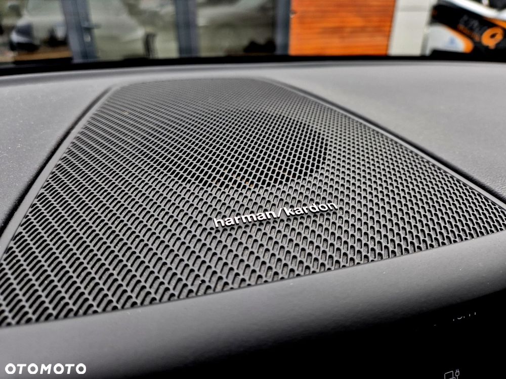 Volvo XC 60 T6 Plug-In Hybrid AWD Plus Dark - 11