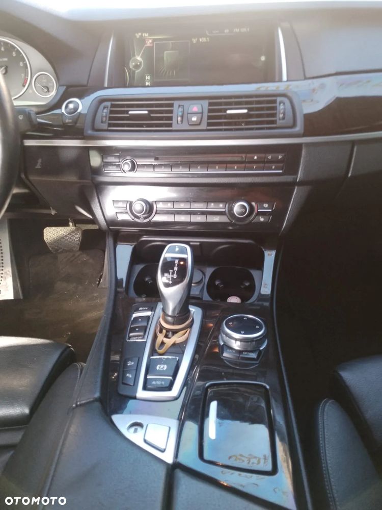BMW Seria 5 550i xDrive - 20