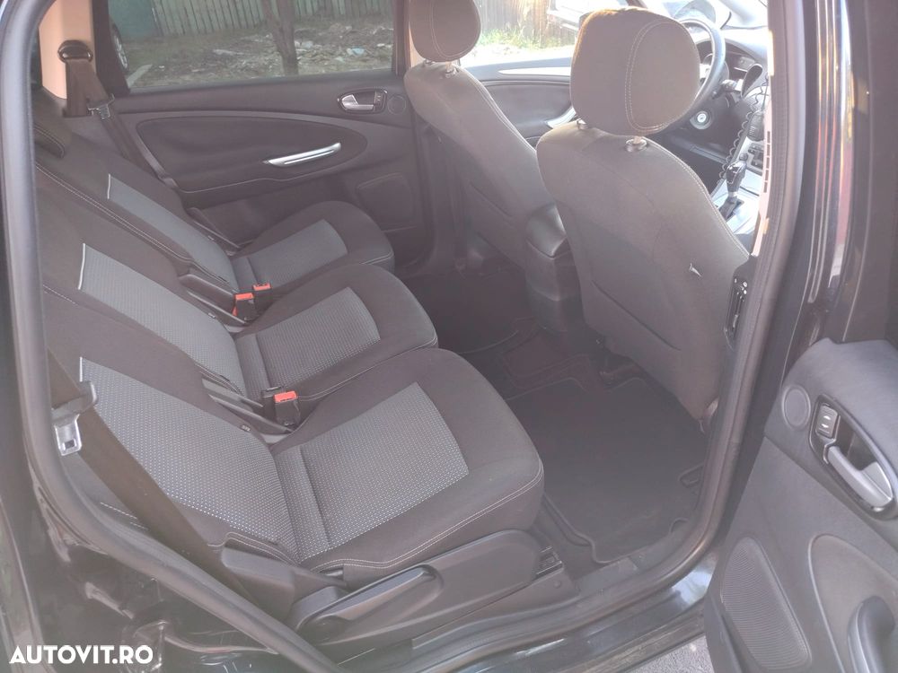 Ford S-Max - 17