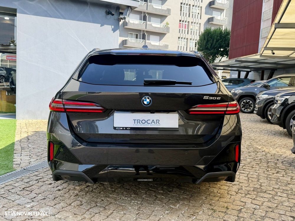 BMW 530 e Pack Desportivo M Pro - 23