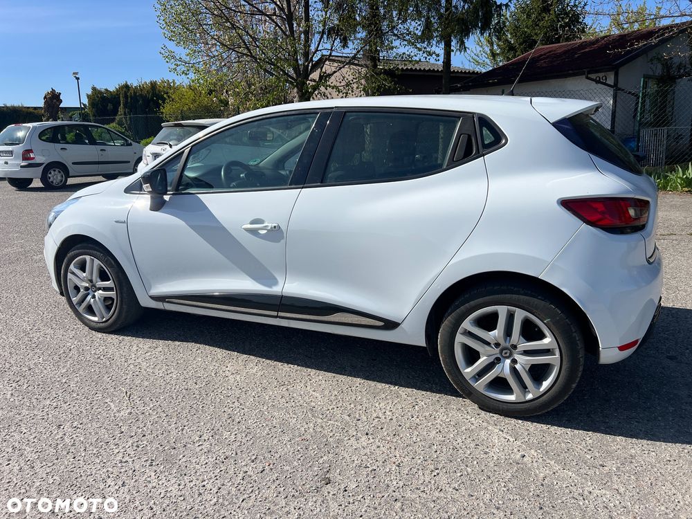 Renault Clio 1.2 16V 75 LIMITED - 21