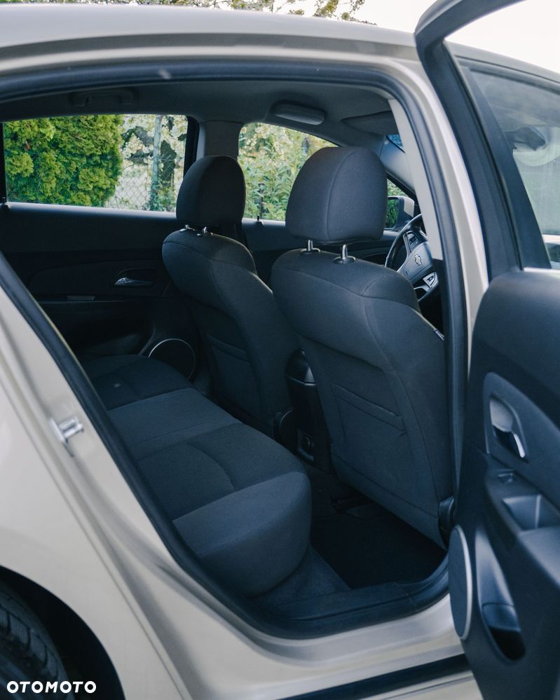 Chevrolet Cruze 1.6 LT - 17