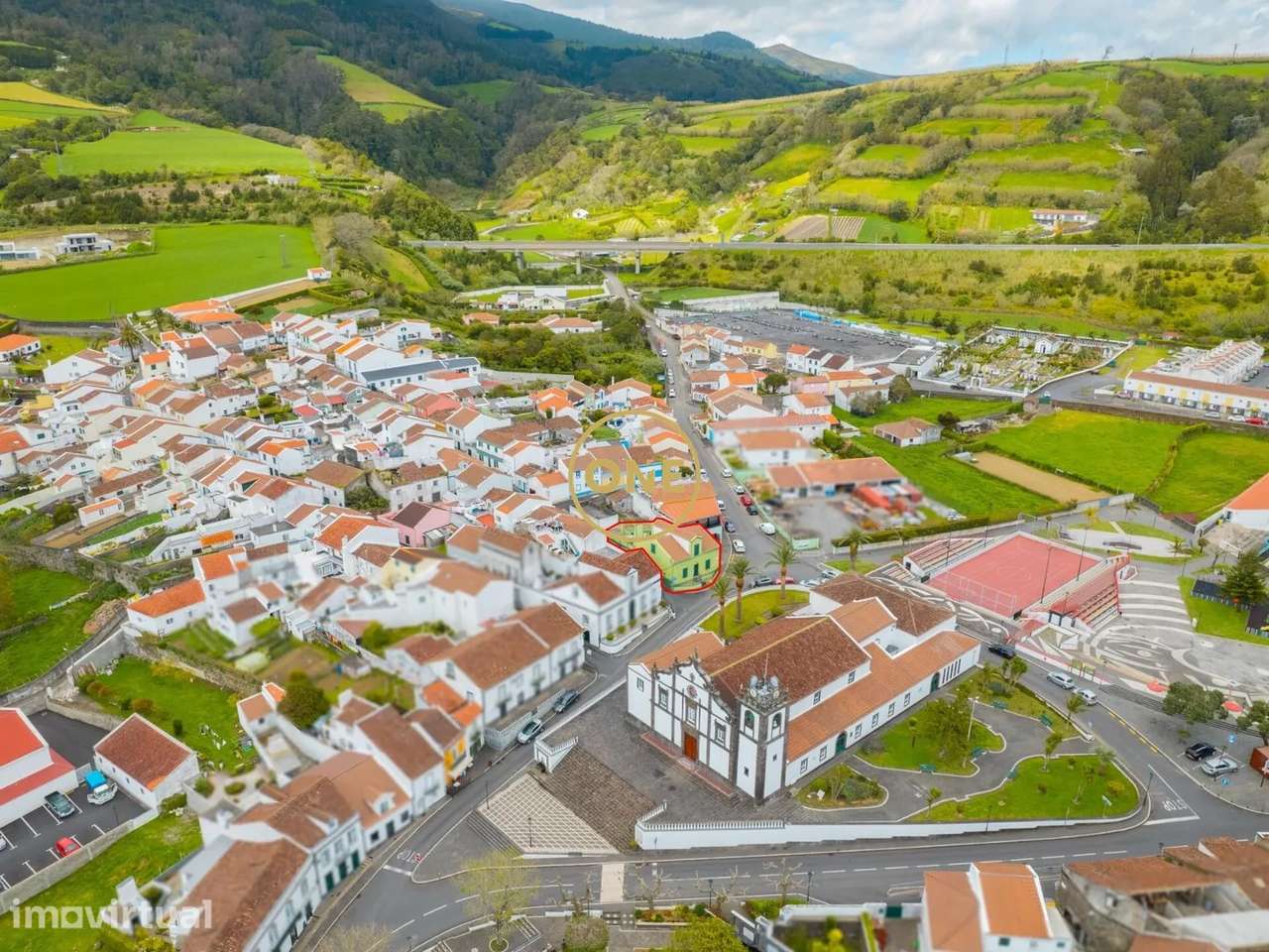 Moradia V4+ com pátio no centro de Água de Pau – Lagoa - Grande imagem: 3/48