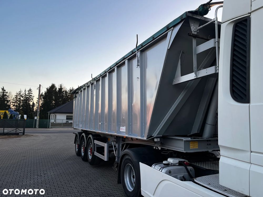 Benalu 40 m3 LEKKA 5,5 T CAŁA ALUMINIOWA KLAPO-DZWI SPROWADZONA Z FRANCJI OŚ PODNOSZONA - 2