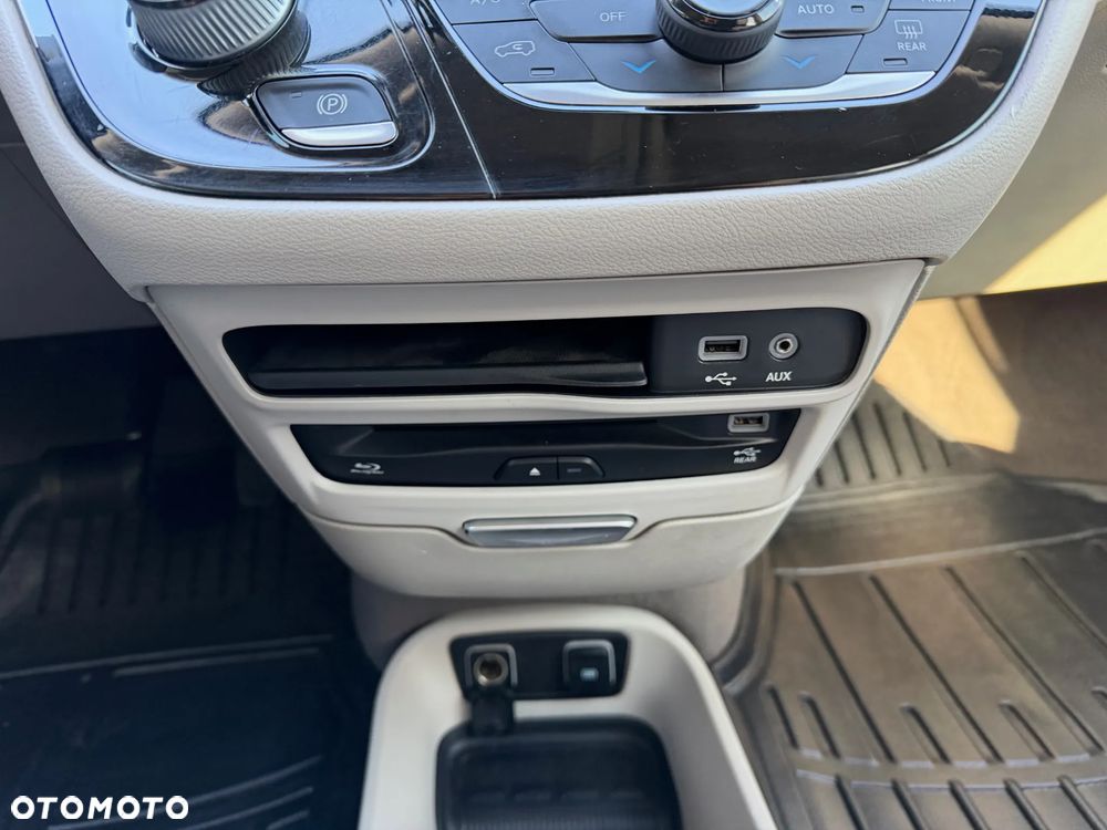 Chrysler Pacifica - 16