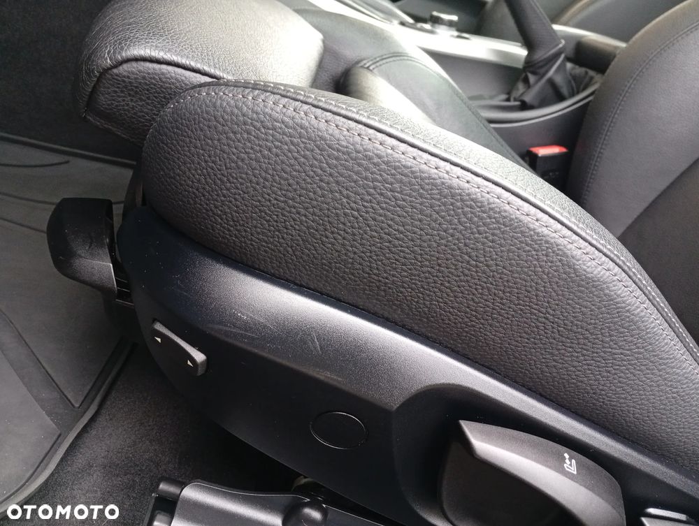 BMW Seria 3 320d DPF Edition Sport - 21