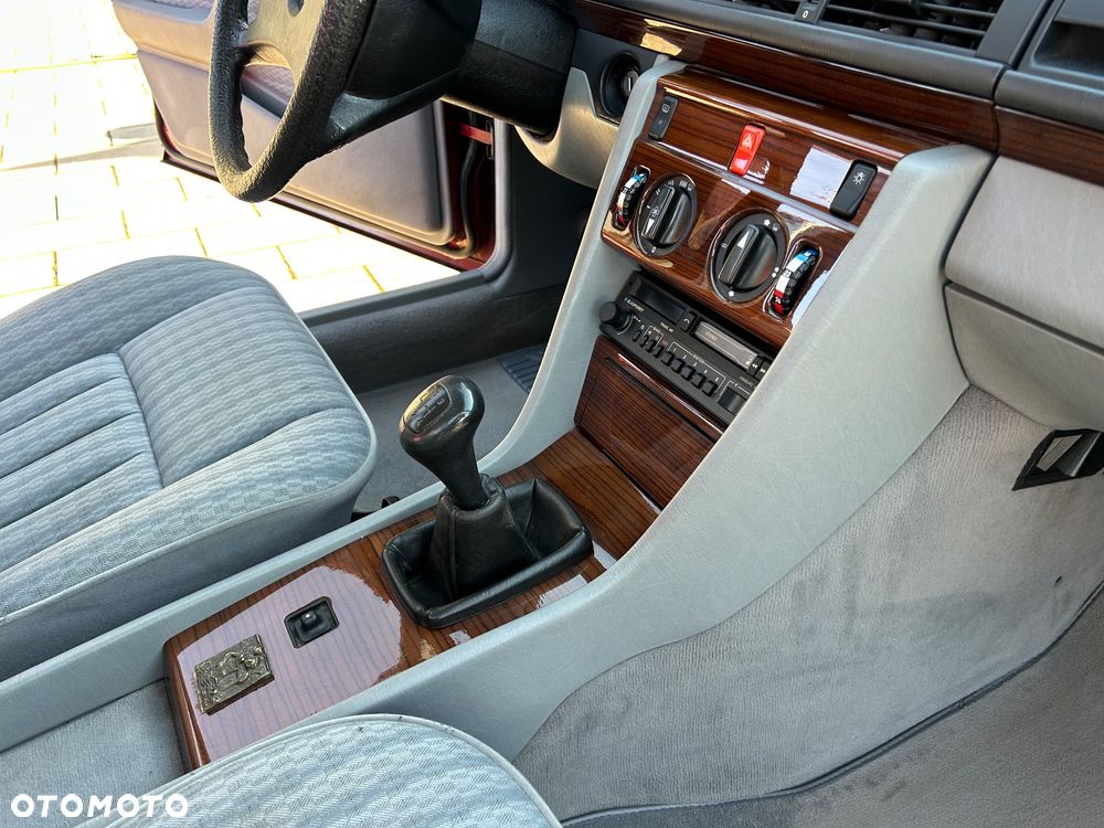 Mercedes-Benz W124 (1984-1993) - 21