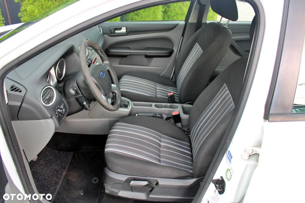 Ford Focus 1.6 16V Trend - 11