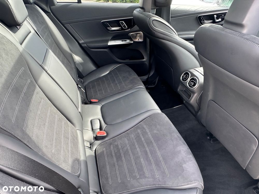 Mercedes-Benz GLC 300 e 4Matic 9G-TRONIC AMG Line - 11