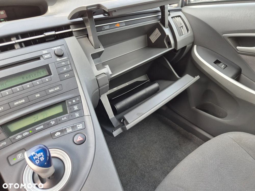 Toyota Prius (Hybrid) - 10