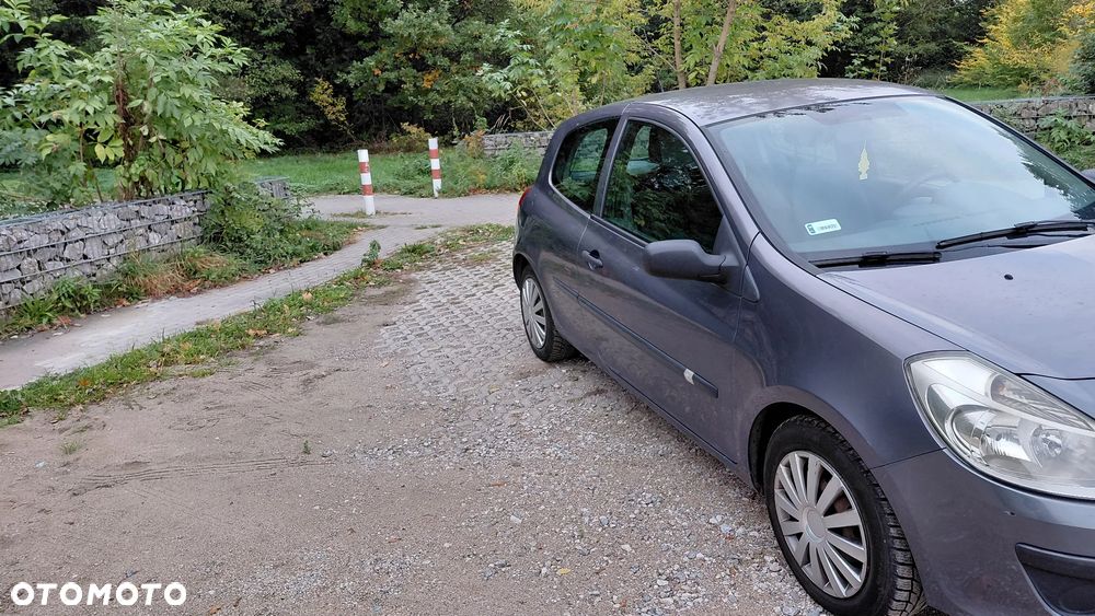 Renault Clio 2007 photo 2