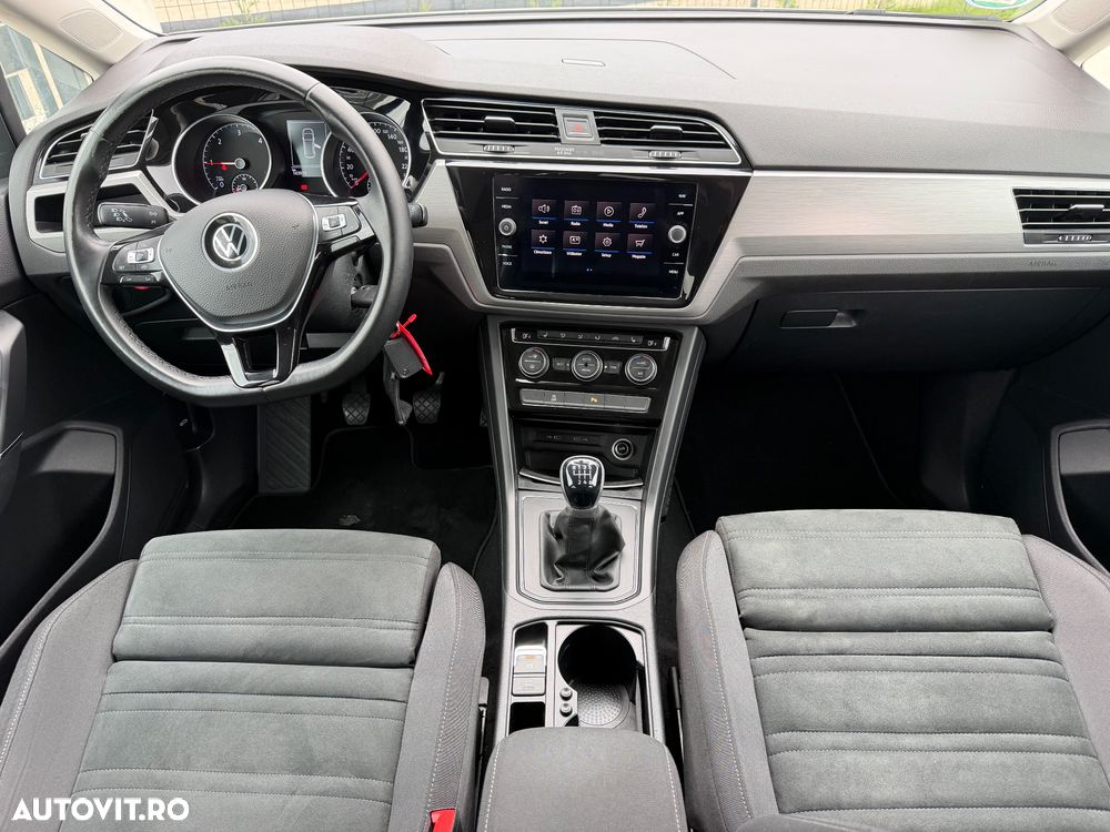 Volkswagen Touran 2.0 TDI SCR Highline - 10